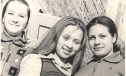1979, выпуск ФФ слева направо Шаклина Валя Кошкина-Сукиасян Галина и Юшкова Татьяна