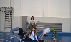 А ну-ка девушки